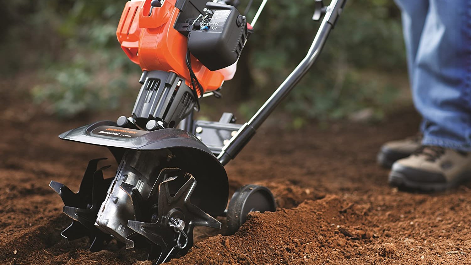 Prefer to use the electric tiller to break hard soil into pieces.